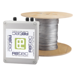 Cable Sensor Perimetral Blindado / 75 m (246 ft) / 1 Zona / Detección por Vibración / Malla de Acero Inoxidable / IP66 / Tarjeta LPU400
