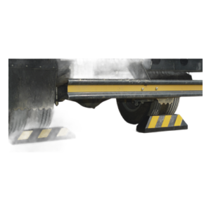 Tope Vehicular / 55 cm (1.8 ft) / Carga 5 Ton / Caucho Rígido / Bandas Reflejantes / Negro-Amarillo