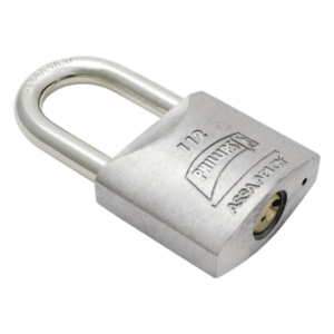 Candado Metálico de Gancho Corto / Acero Cementado Niquelado / Llave PH-32 / 4 Pernos de Combinación / Anti-Palanca / Barreno para Agua