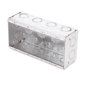 Caja Multigang de Acero Galvanizado / 4 Gangs / Profundidad 2.5 in / 20 Entradas TKO 1/2"-3/4" / Capacidad 63.5 in³ / UL Listed